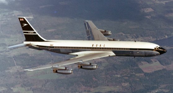 G-APFE B707-436 BOAC, Nr. Seattle APR 60.jpg