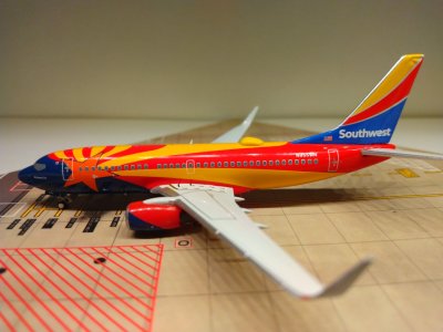 Southwest B737-7H4WL N955WN L.jpg