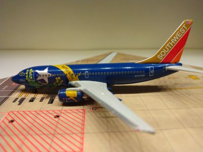 Southwest B737-7H4 N727SW L.jpg