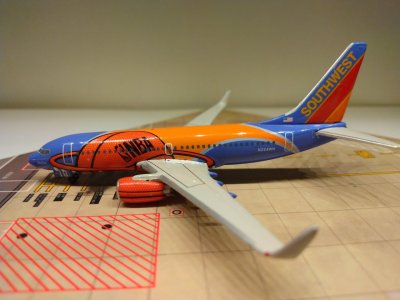 Southwest B737-7H4WL N224WN L.jpg