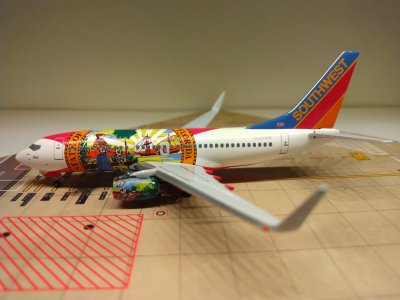 Southwest B737-7H4WL N945WN L.jpg