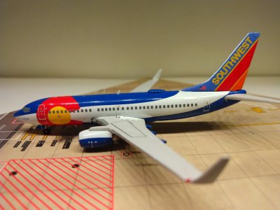 Southwest B737-7H4WL N230WN L.jpg