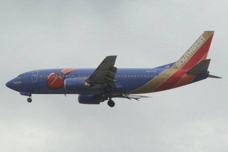 Southwest 737-3H4 N647SW LAS_051606_N647SW_01.jpg