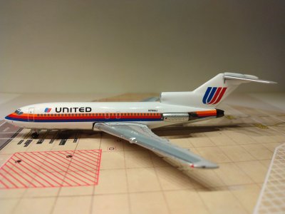 United 727-022 N7010U L.jpg