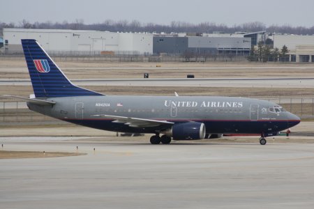 United 737-522 N942UA IND_20090307_N942UA_03.jpg