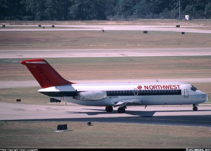Northwest DC-9-14 N3306L.jpg