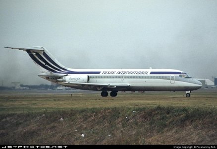 Texas International DC-9-15 1969 N1302T.jpg