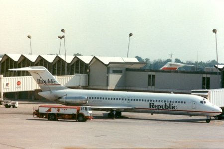 Republic DC-9-31 1984 N912RW IND_19850526_01.jpg