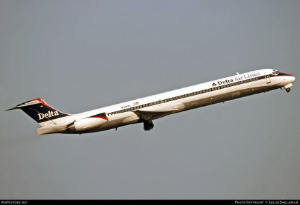 Delta MD-88 N919DL 1997.jpg