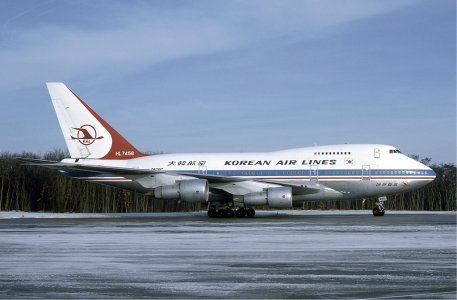 Korean_Air_Boeing_747SP_at_Basle_-_January_1985.jpg