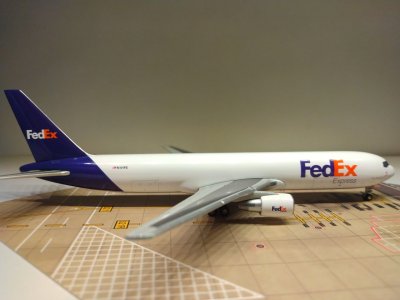 FedEx Express 767-3S2ERF N101FE R.jpg