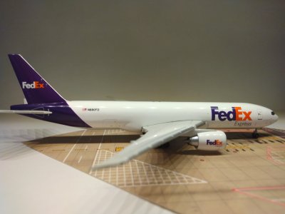 FedEx Express 777-F28 N880FD R.jpg
