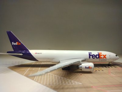 FedEx Express 777-F28 N882FD R.jpg