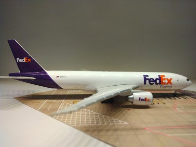 FedEx Express 777-FHT N883FD R.jpg