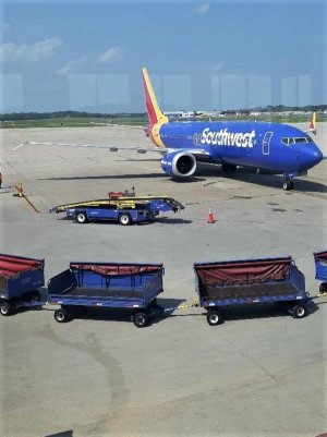 Southwest 737 MAX8 N8846Q BDL headed to gate  7-26-2023.jpg
