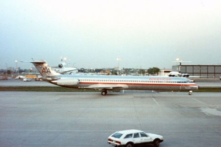 American MD-83 N246AA ORD_19850427_N246AA_01.jpg