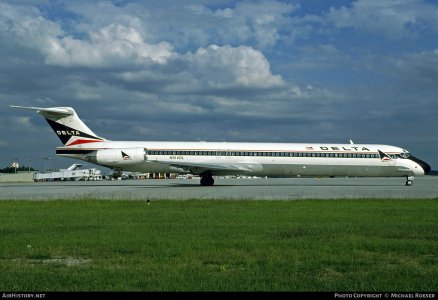 Delta MD-88 1982 N914DL.jpg