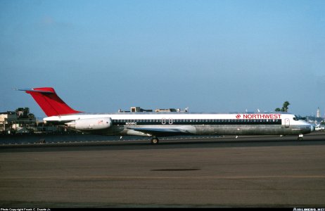 Northwest MD-80 1986 N301RC R.jpg
