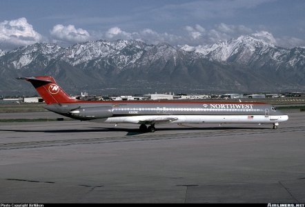 Northwest MD-80 1989 N302RC.jpg