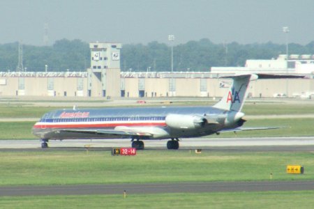 American MD-83 N33502 IND_20050730__02.jpg