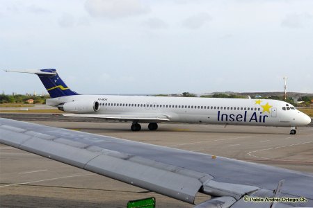 MD-80_Insel_Air_AUA_(7978379333).jpg