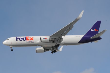FedEx 767-316F N68079 IND_20141121_N68079_01.jpg