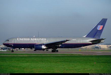 United 767-222 1993 N607UA.jpg