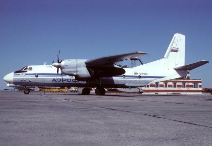 Antonov_An-26,_Aeroflot_AN1060601.jpg