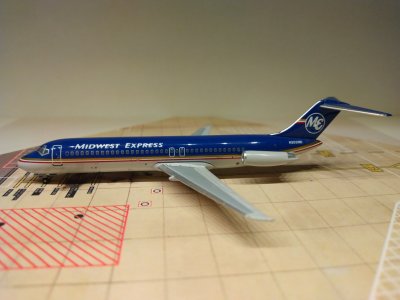 Midwest Express DC-9-32 N202ME L.jpg