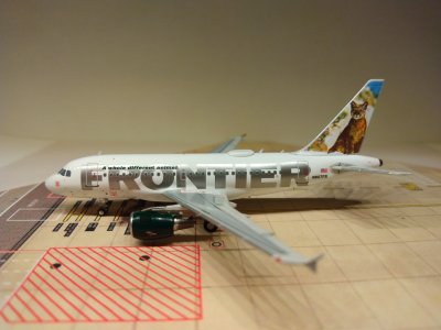 Frontier A318-111 N807FR L.jpg