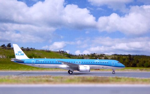 1 KLM Cityhopper E195-E2 PH-NXE.JPG