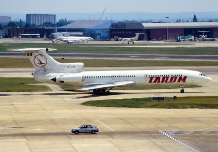 Tupolev_Tu-154B,_Tarom_AN1097827 (1).jpg