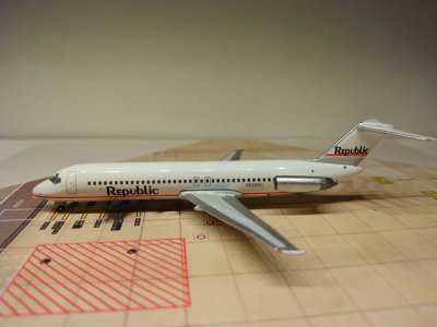Republic DC-9-32 1984 N926RC L.jpg