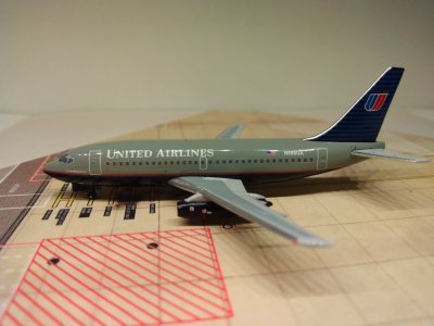 United 737-291A 1993 N998UA L.jpg