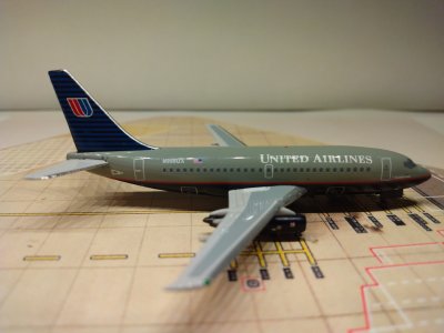 United 737-291A 1993 N998UA R.jpg