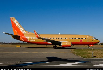 Southwest 737-3H4 1971 N396SW .jpg