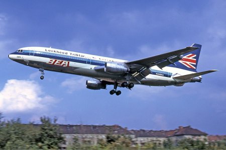 Lockheed_TriStar_at_Tempelhof_Manteufel.jpg