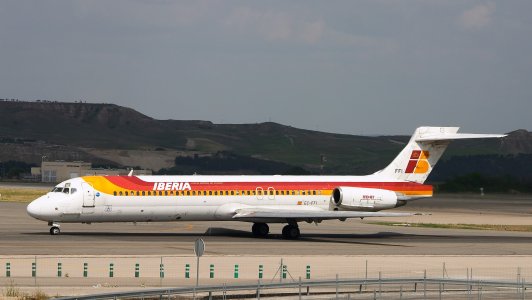 McDonnell_Douglas_MD-87_(DC-9-87)_-_Iberia_-_EC-FFI_-_LEMD.jpg