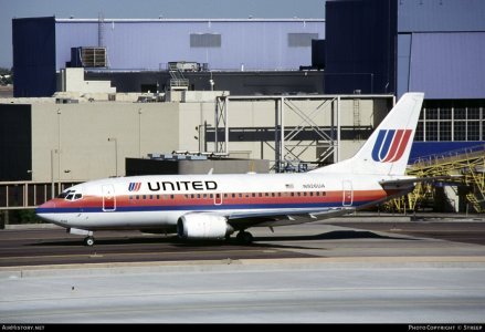 United 737-522 1988 N926UA L.jpg