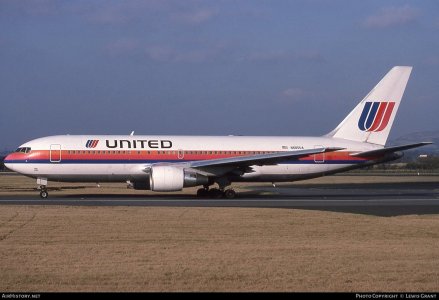 United 767-222 1988 N605UA.jpg