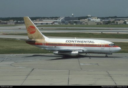 Continental 737-100 N44214 R.jpg
