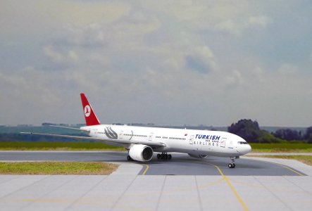 Turkish Airlines B777-35RER_1.JPG