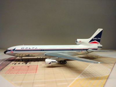 Delta L-1011-1 N725DA L.jpg