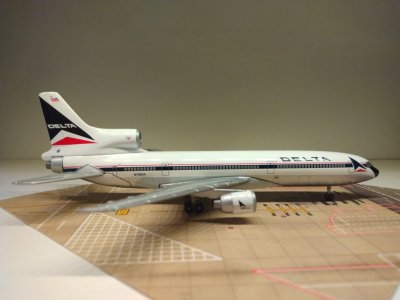 Delta L-1011-250 N740DA R.jpg