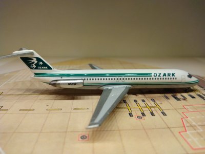 Ozark DC-9-31 N983Z R.jpg