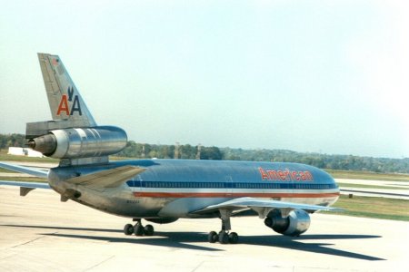 American DC-10-10 N118AA R IND_19851000_02.jpg