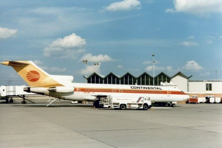 Continental 727-224 N447BN IND_19851000_01.jpg