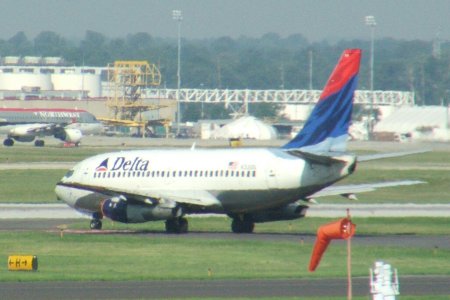Delta 737-232A N331DL L IND_20050730_01.jpg
