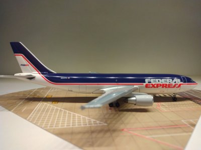 Federal Express A300F4-605R N651FE R.jpg