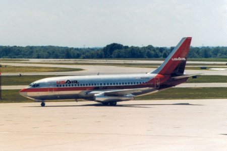 USAir 737-2B7 N310AU IND_19830529_01.jpg